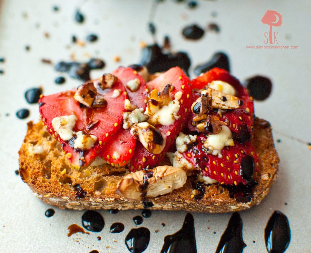 Strawberry-Gorgonzola-Toast-w-Balsamic-Reduction-4