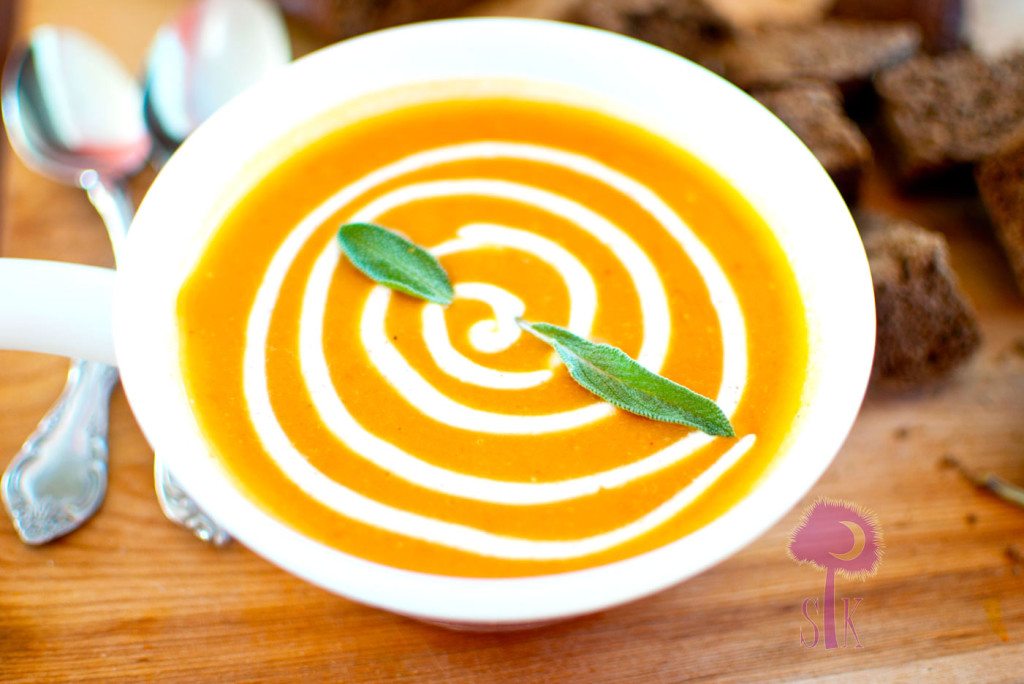 Crock-Pot-Pumpkin-Bisque-with-Gingerbread-Croutons-3