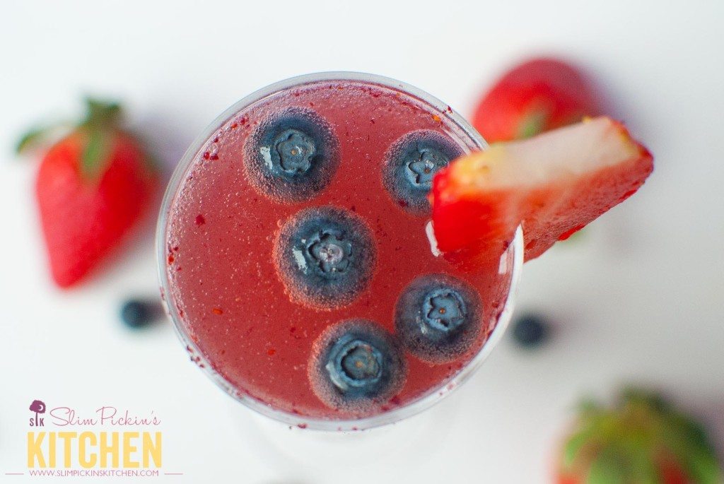 Blueberry Moscato Sparkler * Slim Pickin's Kitchen