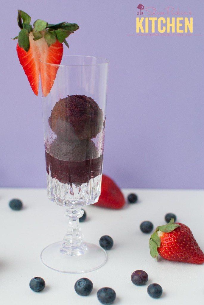 Blueberry Moscato Sparklers * Slim Pickin's Kitchen