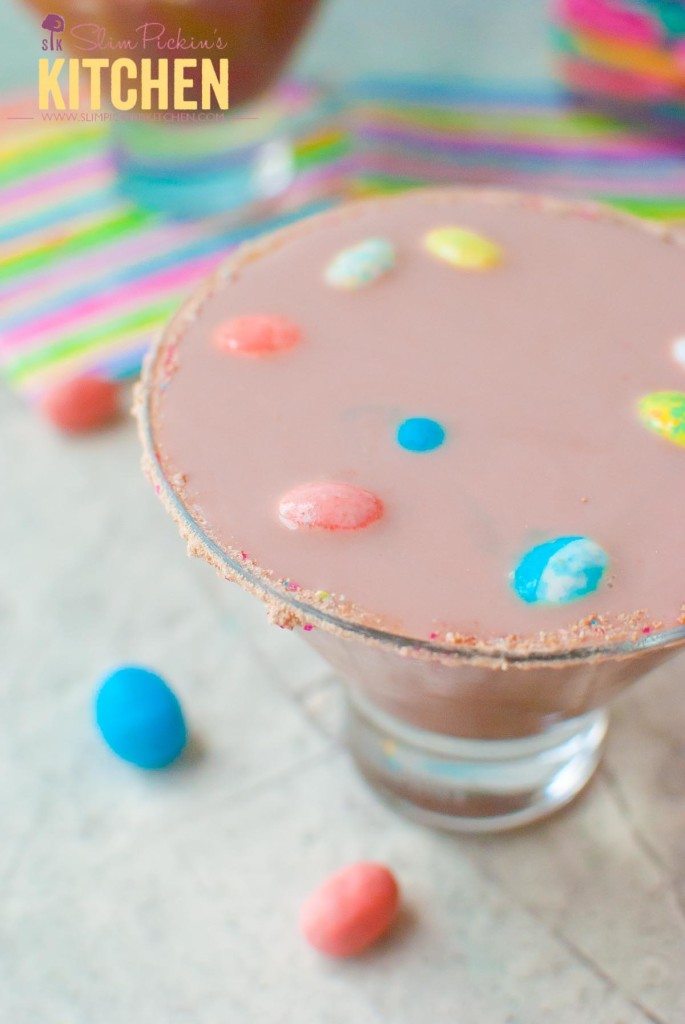 Robin Eggs Chocolate Malt Martini : The classic flavors of the chocolate malt Easter Candy, Robin Eggs, are blended together to make this delicious chocolate malt martini * www.slimpickinskitchen.com