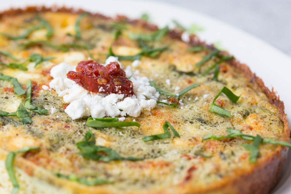 Slow Cooker Sundried Tomato, Asparagus, and Feta Fritatta: An delicious and healthy breakfast recipe that's made in the slow cooker! This recipe is great for a Mother's Day brunch, bridal shower, or for your meal planning for the week. 