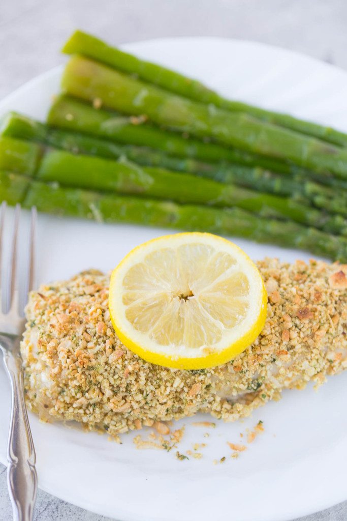Paleo Coconut Cashew Crusted Mahi Mahi is a quick, easy, and healthy dinner option that's ready in under 20 minutes! Serve it up with a side of fresh grilled asparagus and caramelized pineapple, and you'll feel like you were whisked away to the tropics.  | www.slimpickinskitchen.com