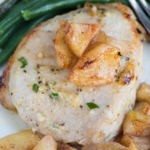 sheet pan pork chops with brown sugar apples and green beans