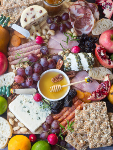 Christmas Charcuterie Tray | Easy Holiday Appetizer